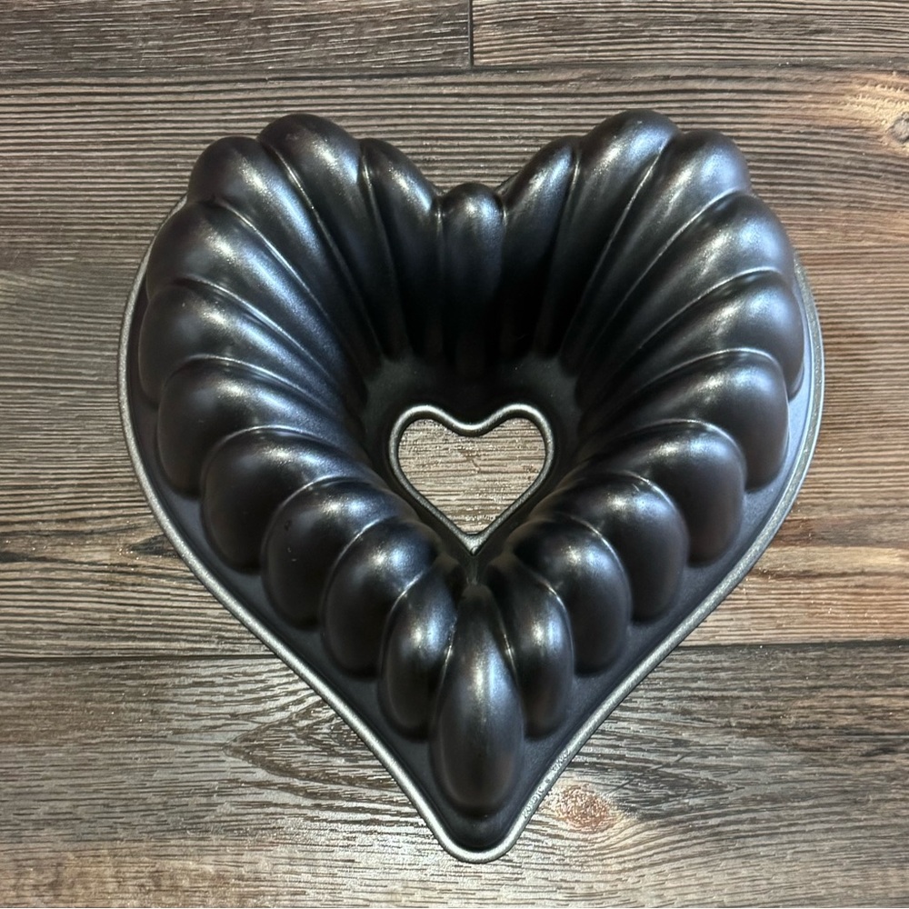 Nordic Ware 10 Cup Heart Bundt Pan